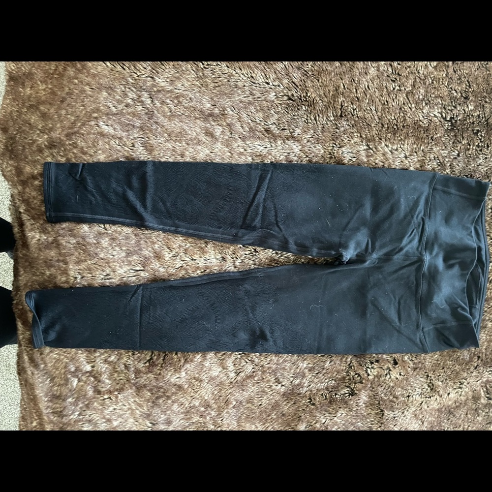 Lululemon 3/4 length detailed leggings